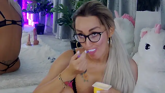 Chat XXX en directo de IsabelleEthan