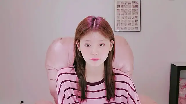 yang_12's Live XXX Chat