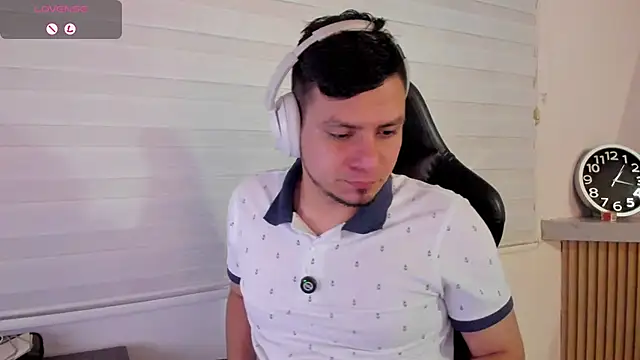 Chat +18 de Rick_Adams ao vivo
