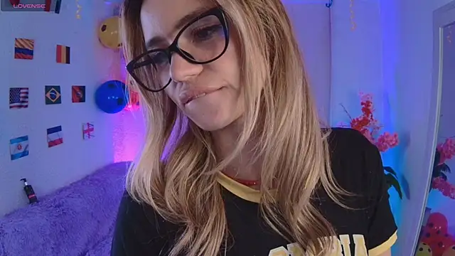 Lucy_Princes Chat XXX in diretta