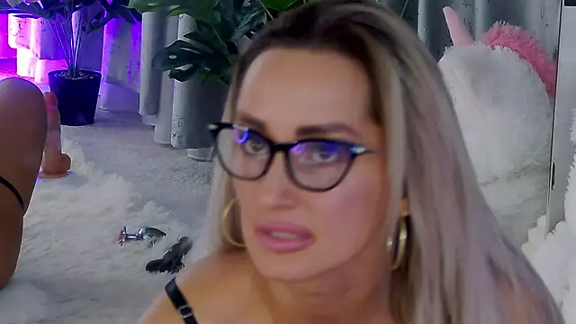 IsabelleEthan Adlı Modelin Canlı XXX Sohbeti