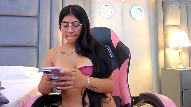 ScarletJons' Live XXX Chat