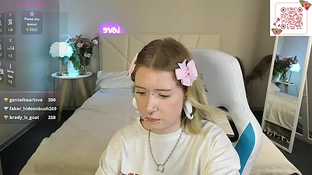 Chat +18 de Elira_Vane ao vivo