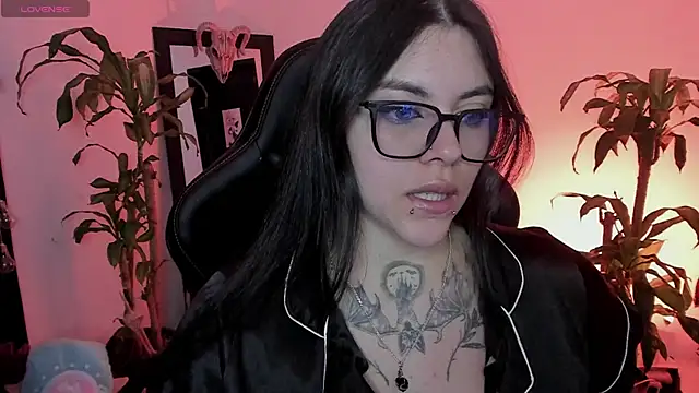 Онлайн чат XXX MissCharlottte_18