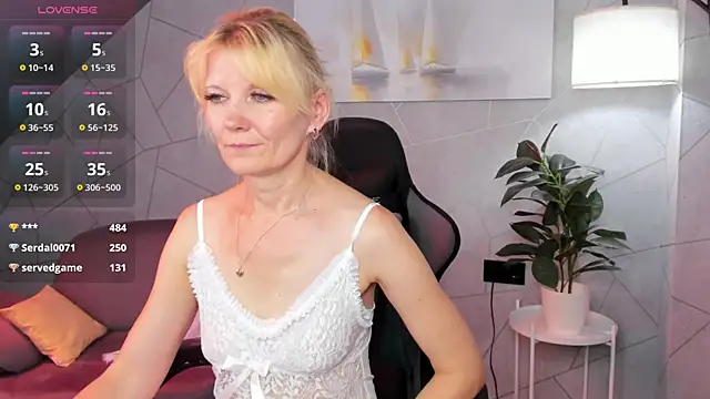 Julie_LucasのライブXXXチャット