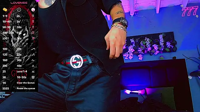 HannibalLester Adlı Modelin Canlı XXX Sohbeti
