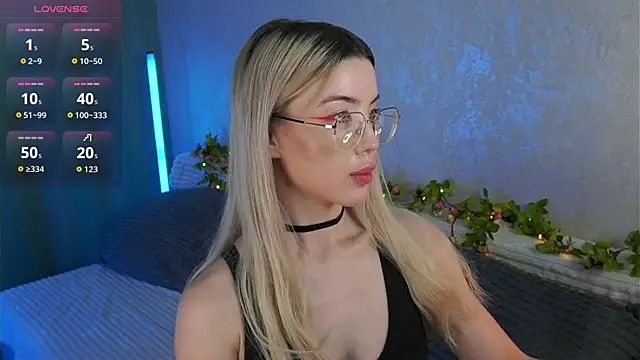 LindaThackerr Live XXX Chat