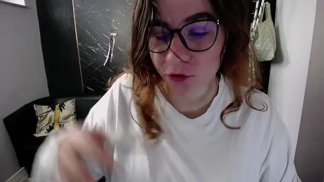 Chat +18 de littleviki7 ao vivo