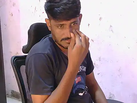Chat +18 de HotXKrish ao vivo
