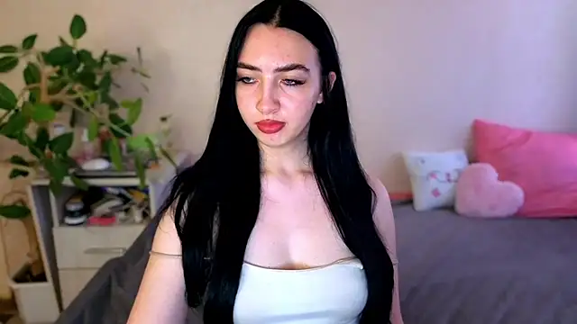 WildKittenX_ Adlı Modelin Canlı XXX Sohbeti
