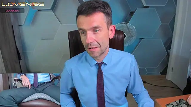 SteveTiger élő XXX-chatje