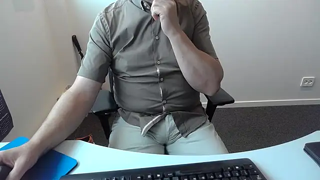 Buggemann live XXX chat