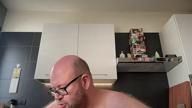 XXX chat uživo modela theitalianbear