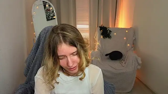 Chat +18 de MilanaRayy ao vivo