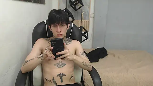 Cry_thereal Webcam Show
