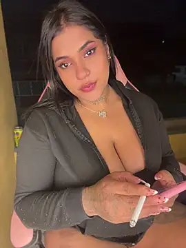 Nahomy-fire's Live XXX Chat
