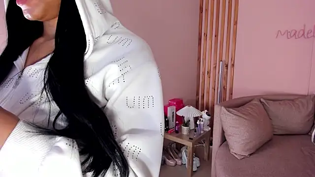 MadeleineSanez's Live XXX Chat