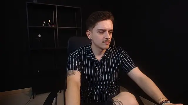 FelixStarkk: διαδικτυακό σόου στην κάμερα