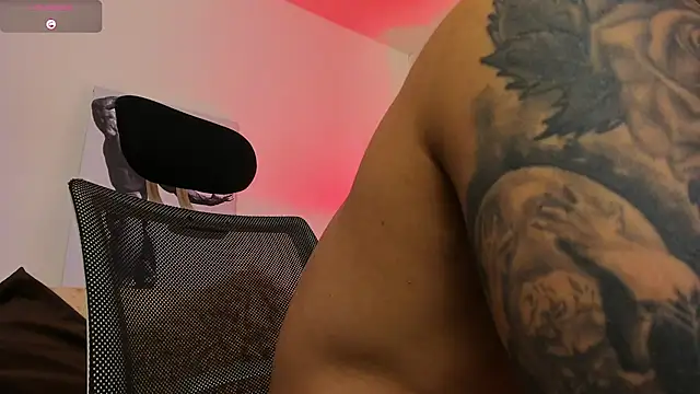 Chatroom XXX en direct de LiamReigns_