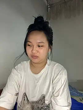 Almira6868's Live XXX Chat