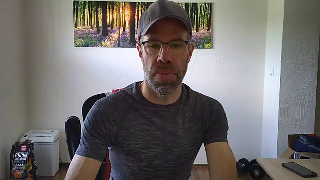 Chatroom XXX en direct de DaddyHarry_MatureStallion