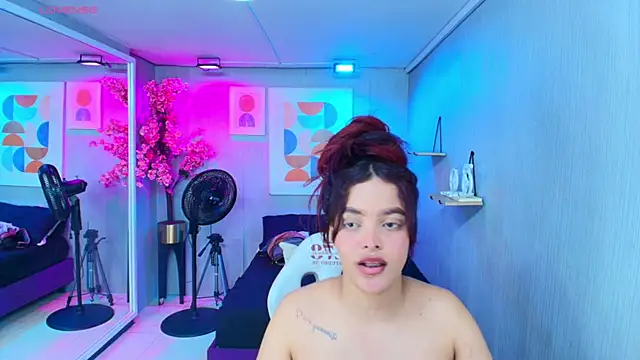Maggy_t18 Chat XXX in diretta