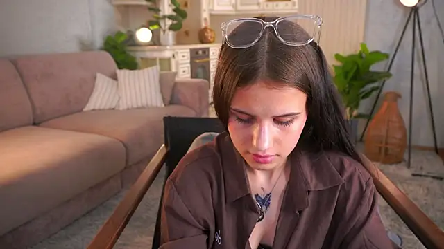 Онлайн чат XXX KarenaKukler