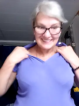 Chat +18 de irinamaux ao vivo