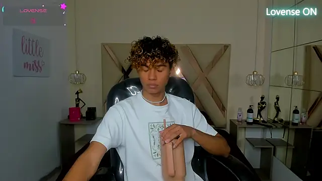 دردشة Anyelo_Twink الجنسية المباشرة