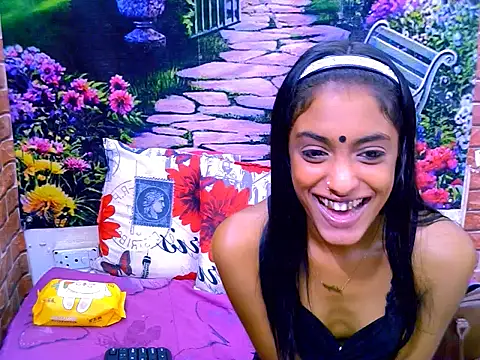 IndianPretty14u2Luv's Live XXX Chat