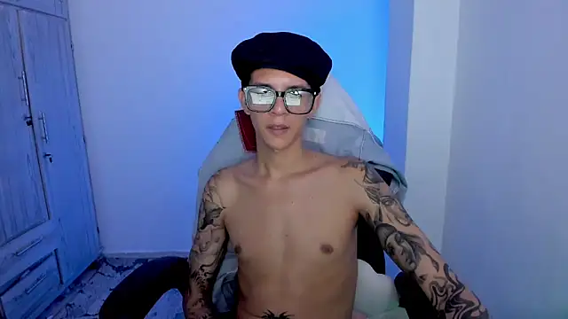 tylerrnova live XXX chat