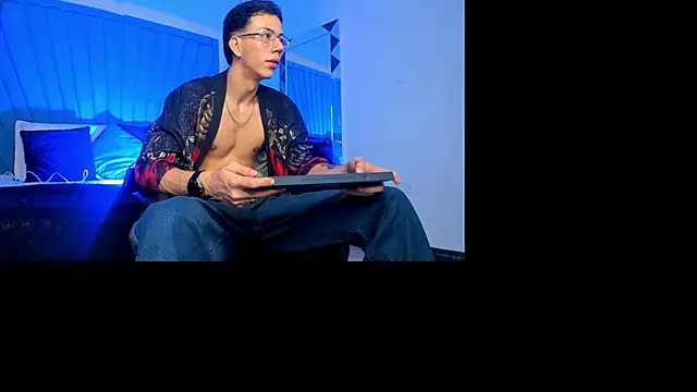 OliverThompsonJS Live XXX-Chat