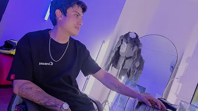צ'אט XXX בשידור חי של angel_still_