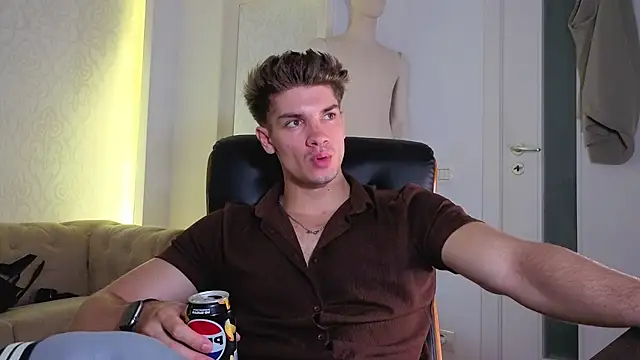 Онлайн чат XXX MaxKaiden