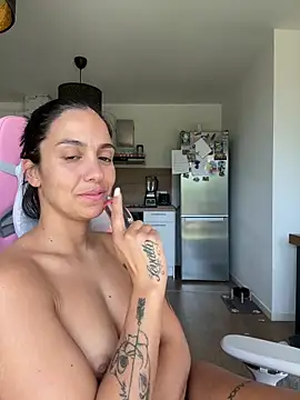 LaPetiteKim's Live XXX Chat