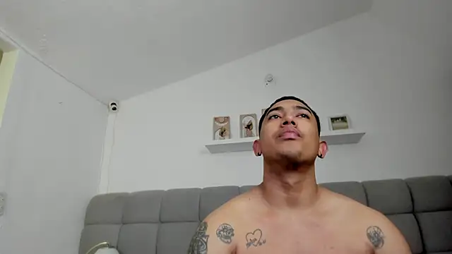 erotic_sins' Live XXX Chat