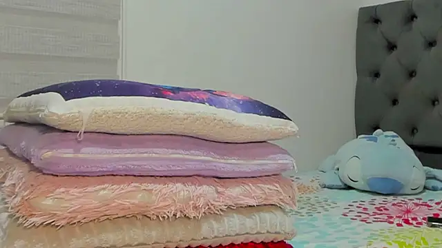 Elizabeth_18_'s Live XXX Chat