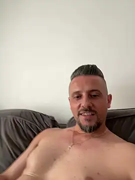 צ'אט XXX בשידור חי של InsaneMattt