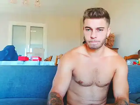 Elkafit28 élő XXX-chatje