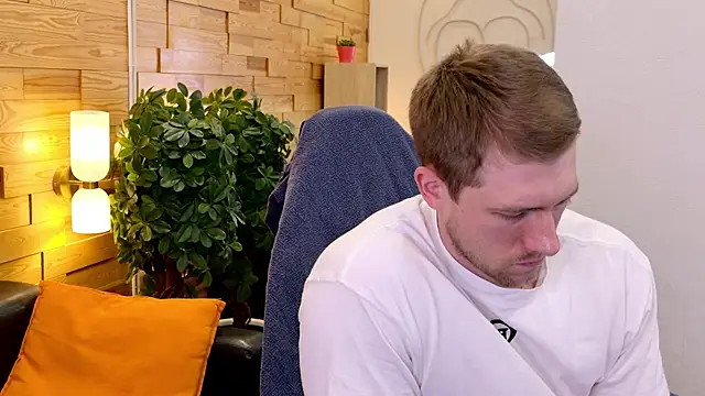 دردشة EthanPinkman الجنسية المباشرة