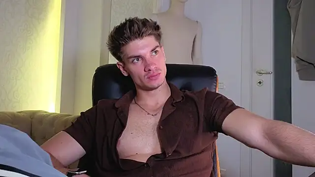 MaxKaiden Adlı Modelin Canlı XXX Sohbeti