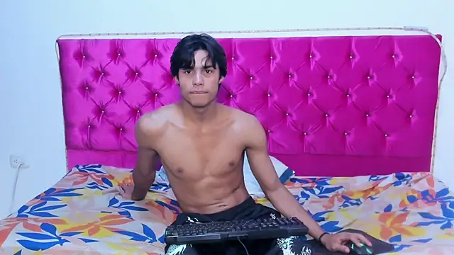 Show modela skinny_sam na web-kameri