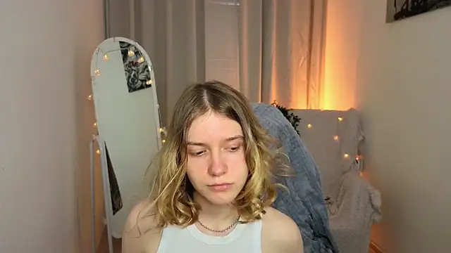 MilanaRayy élő XXX-chatje