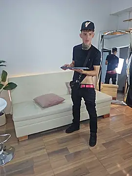 Darwinstark_ XXX чат на живо