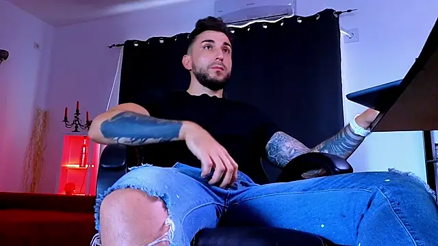 MightyAaron66 现场XXX聊天
