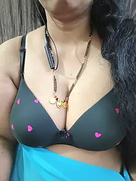 bhuvana_555 Adlı Modelin Canlı XXX Sohbeti