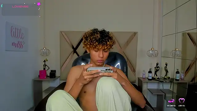 Czat XXX na żywo – Anyelo_Twink