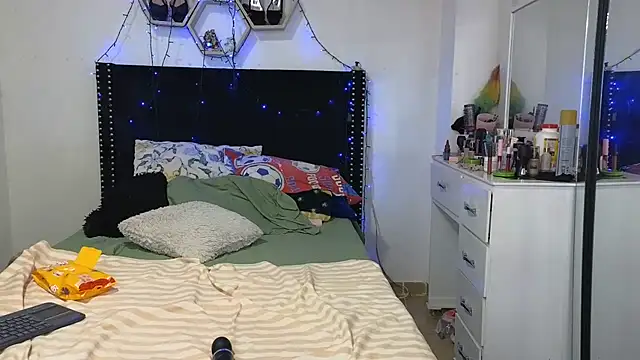 Онлайн чат XXX charlotte_077