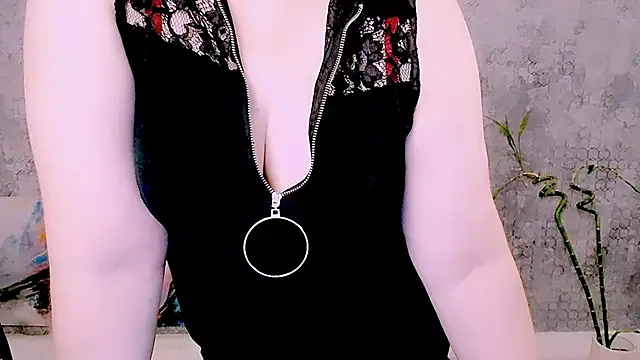 Djullian Live XXX chat