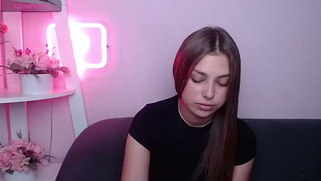 MilanaAngelAsのライブXXXチャット